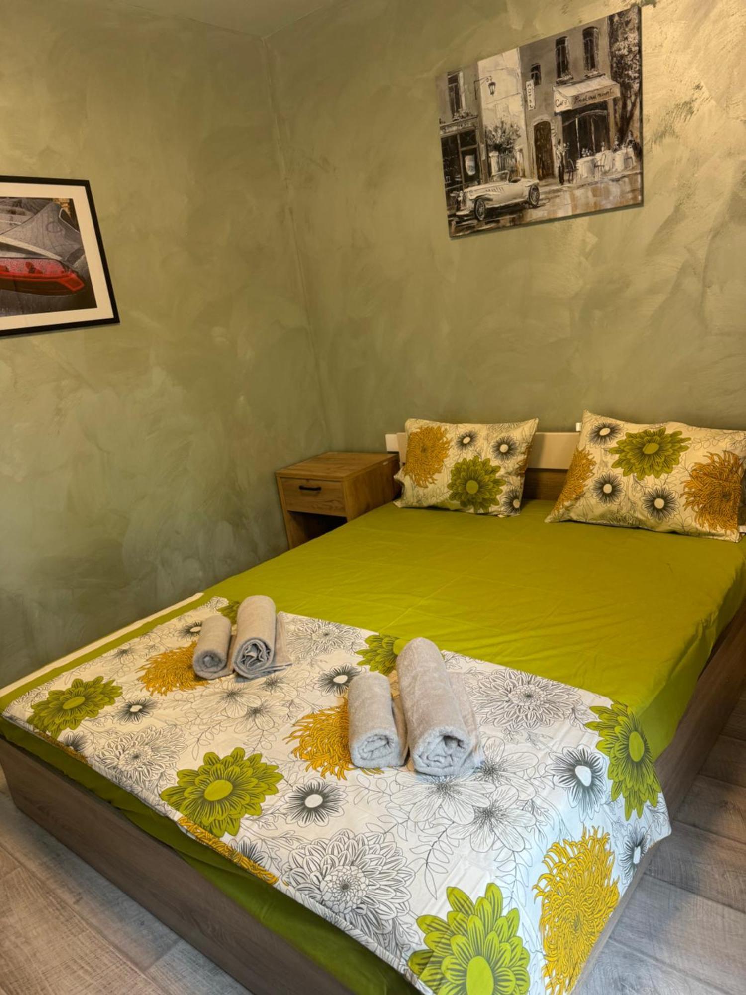 Apartment 2-bedroom With Private Parking Fast Wifi 3-aircon 3-smarttvs Workdesk Youtube Premium And Netflix